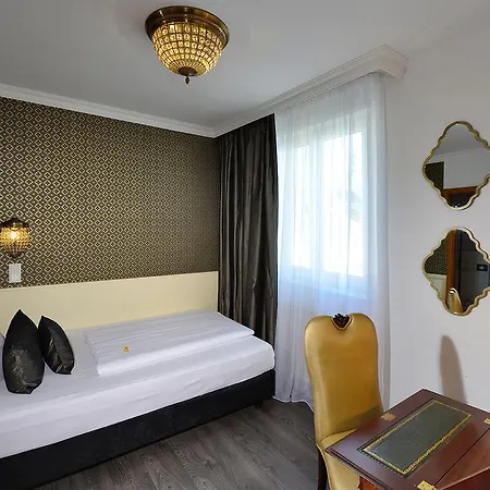 فندق Domstern 3*