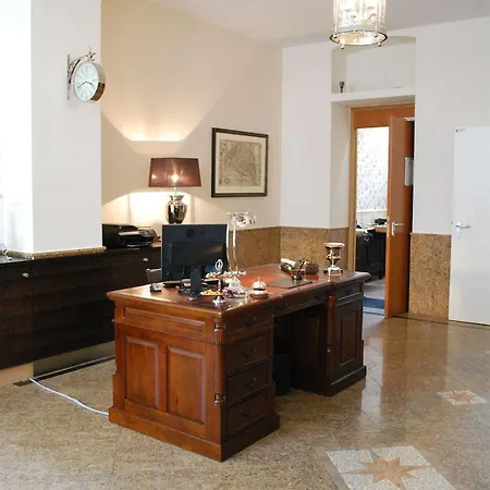 Domstern فندق كولونيا