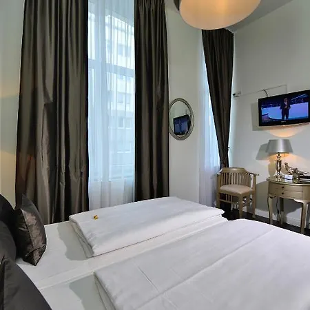 Domstern מלון 3*