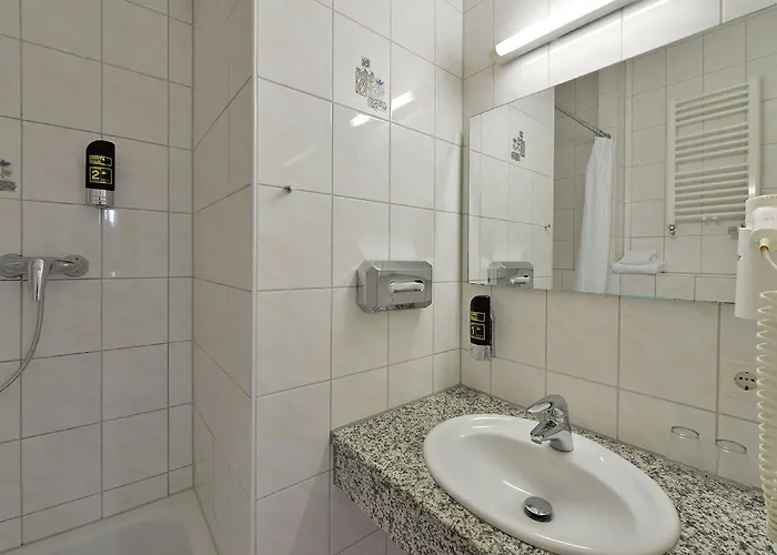 Domstern Hotell 3*