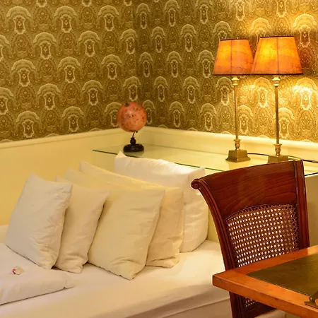 فندق Domstern 3*