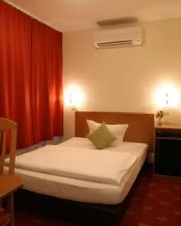 فندق Domstern 3*