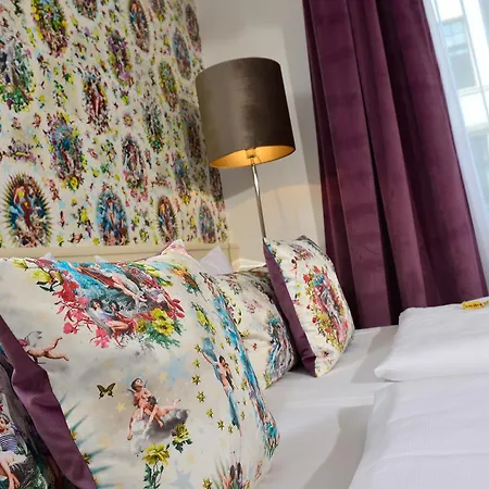 فندق Domstern 3*