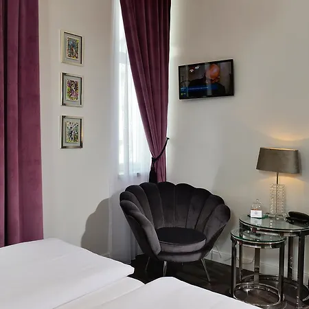 فندق Domstern 3*